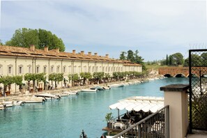 View from property - Cordigero - Riverside Suite (Peschiera del Garda)