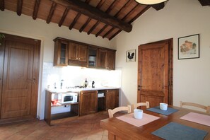 Dining - House in the Chianti countryside of the Sienese hills (Toscana)