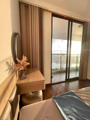 Apartment, Balcony, Sea View | Laptop workspace, blackout curtains, soundproofing, free WiFi - Jade Leaves Homestay HaLong -Seaview (Ha Long)