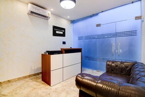 House | Reception - Deluxe Sealdah Railway Station Near Creek Row (Kolkata)