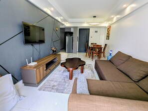 Smart TV - Luxury 2-BR apartment in Westlands, with children's playground and gym access. (Nairobi)