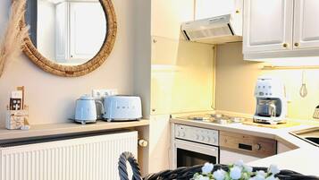 Fridge, oven, stovetop, dishwasher