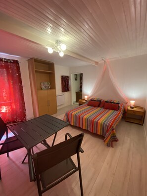 1 Schlafzimmer, Bügeleisen/Bügelbrett, WLAN, Bettwäsche