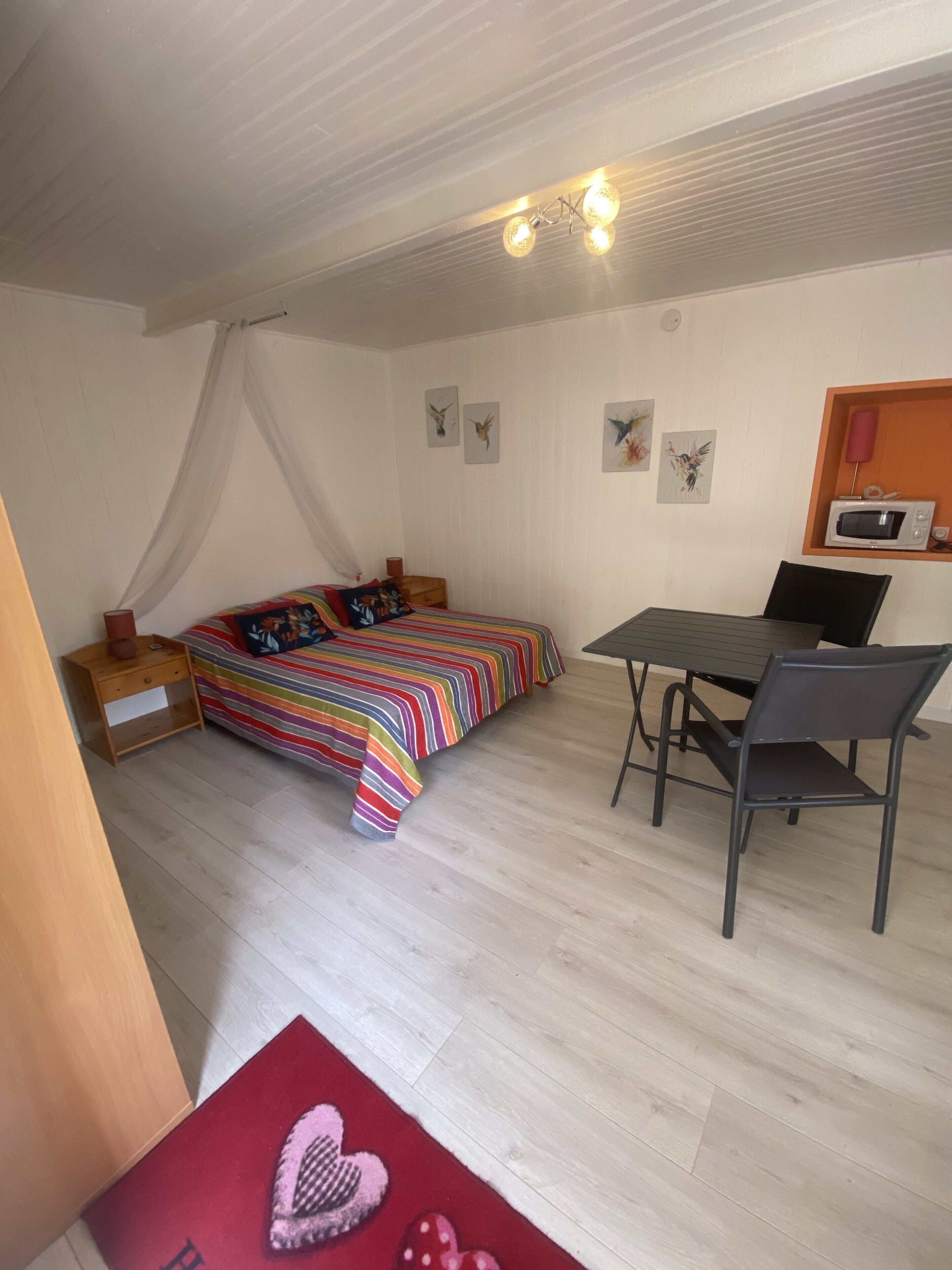 1 chambre, fer et planche à repasser, Wi-Fi, draps fournis