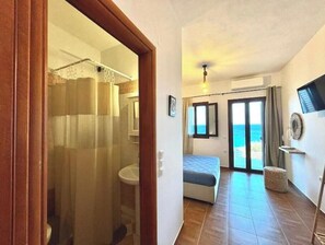 2 chambres, fer et planche à repasser, Wi-Fi, draps fournis