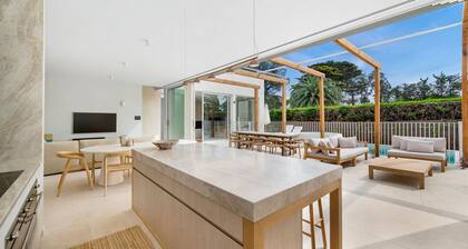 Lucia Sorrento Indulge in the luxury of Lucia, a five-bedroom coastal retreat nestled in the heart o