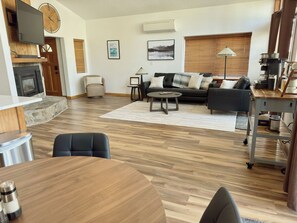 Smart TV y chimenea