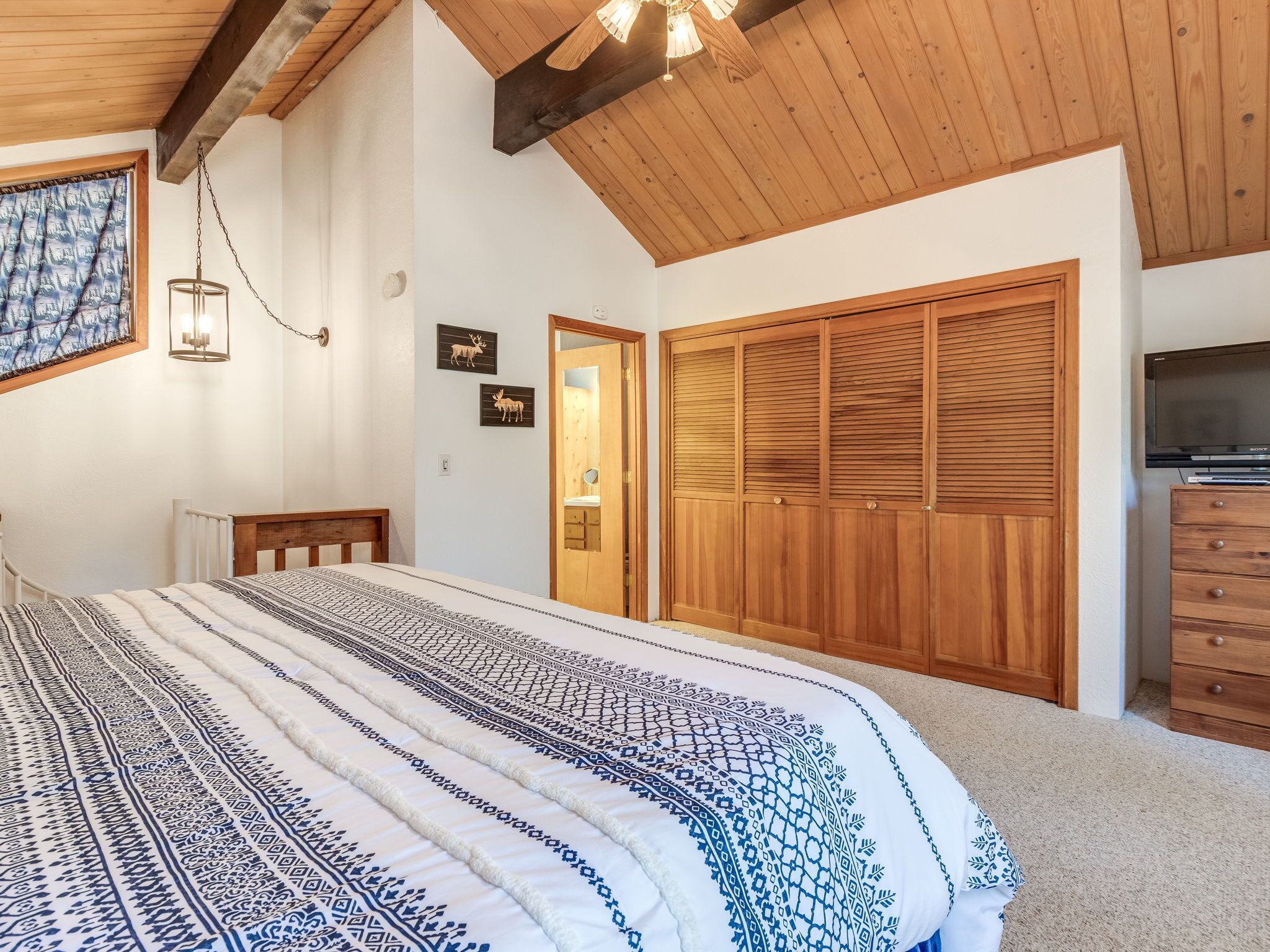 2 bedrooms, iron/ironing board, WiFi (free), bed sheets