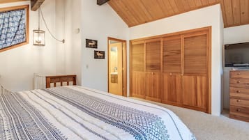 2 bedrooms, iron/ironing board, WiFi (free), bed sheets