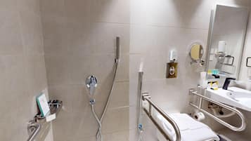 Twin Room | Bathroom | Shower, towels, soap, shampoo