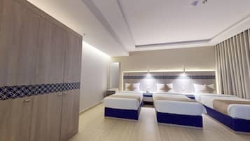 Triple Room | Iron/ironing board, free WiFi