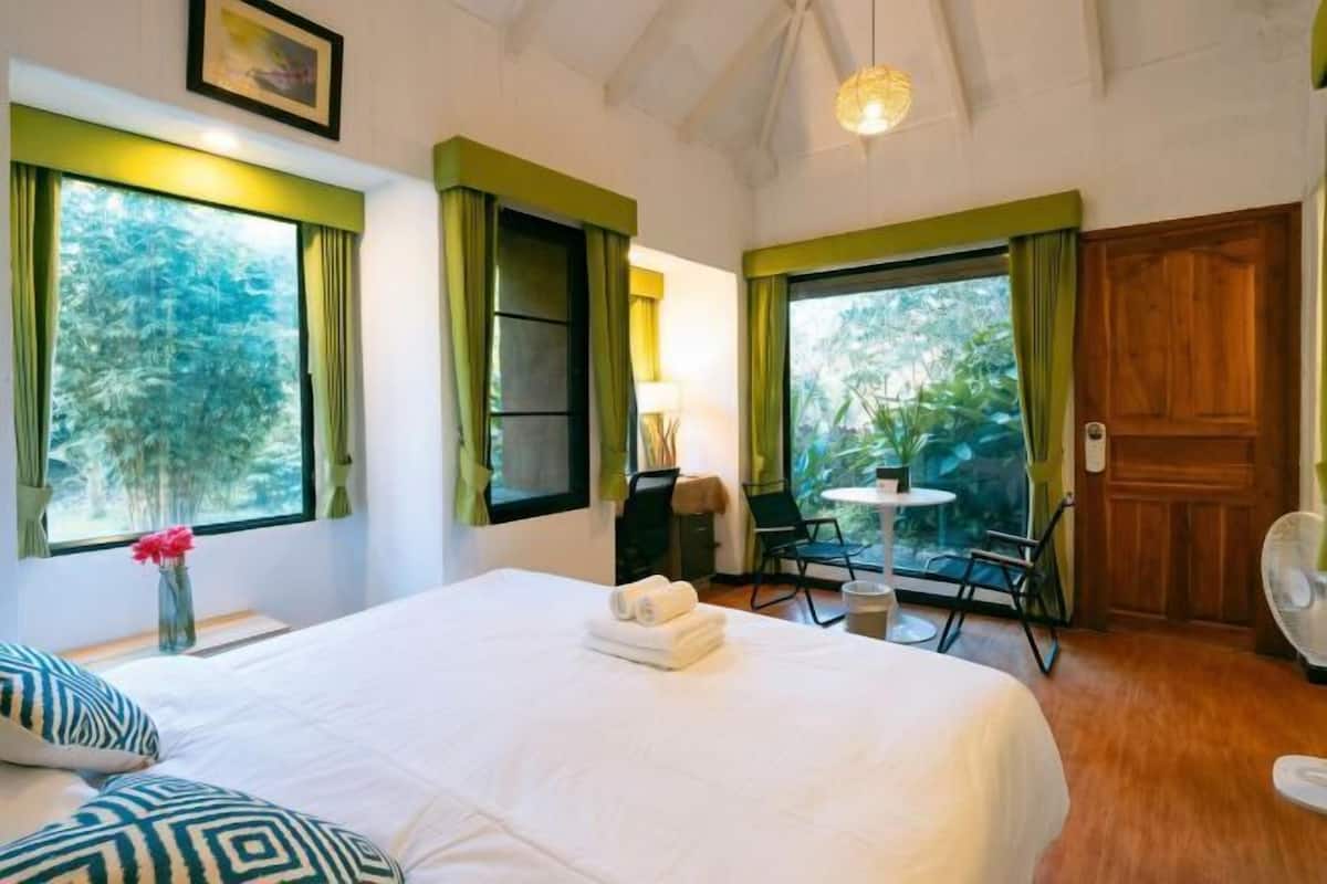 Desk, laptop workspace, cribs (free), WiFi (free)
