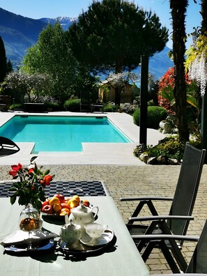 Pool - Holiday Home in Villa with Private Pool, Lake View and Wi-Fi (San Gregorio)