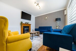TV, fireplace - Free parking, private garden and Elizabeth Line at your door (Greater London)