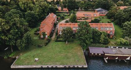 Gabled apartment on an estate. Idyllic location on Lake Ruppiner See 1 hour from Berlin