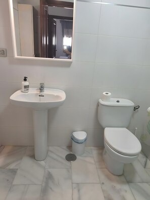 Bathroom - Apartment 'Acogedor En Bahía' with Wi-Fi and Air Conditioning (Cádiz)