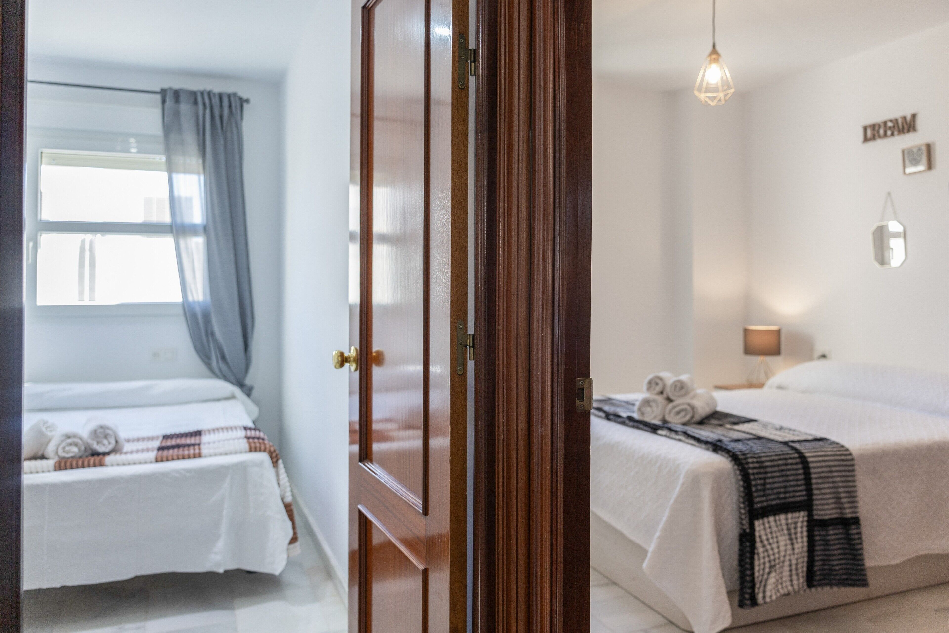 2 chambres, fer et planche à repasser, Wi-Fi, draps fournis