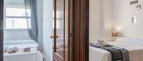 2 bedrooms, iron/ironing board, WiFi, bed sheets