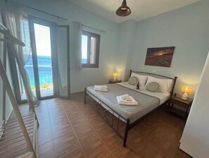1 slaapkamer, een strijkplank/strijkijzer, wifi, beddengoed