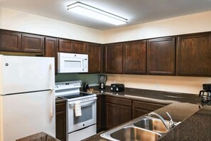 Private kitchen - Cozy 2-bedroom apartment with AC in tranquil Gatlinburg Laurel Point (Gatlinburg)