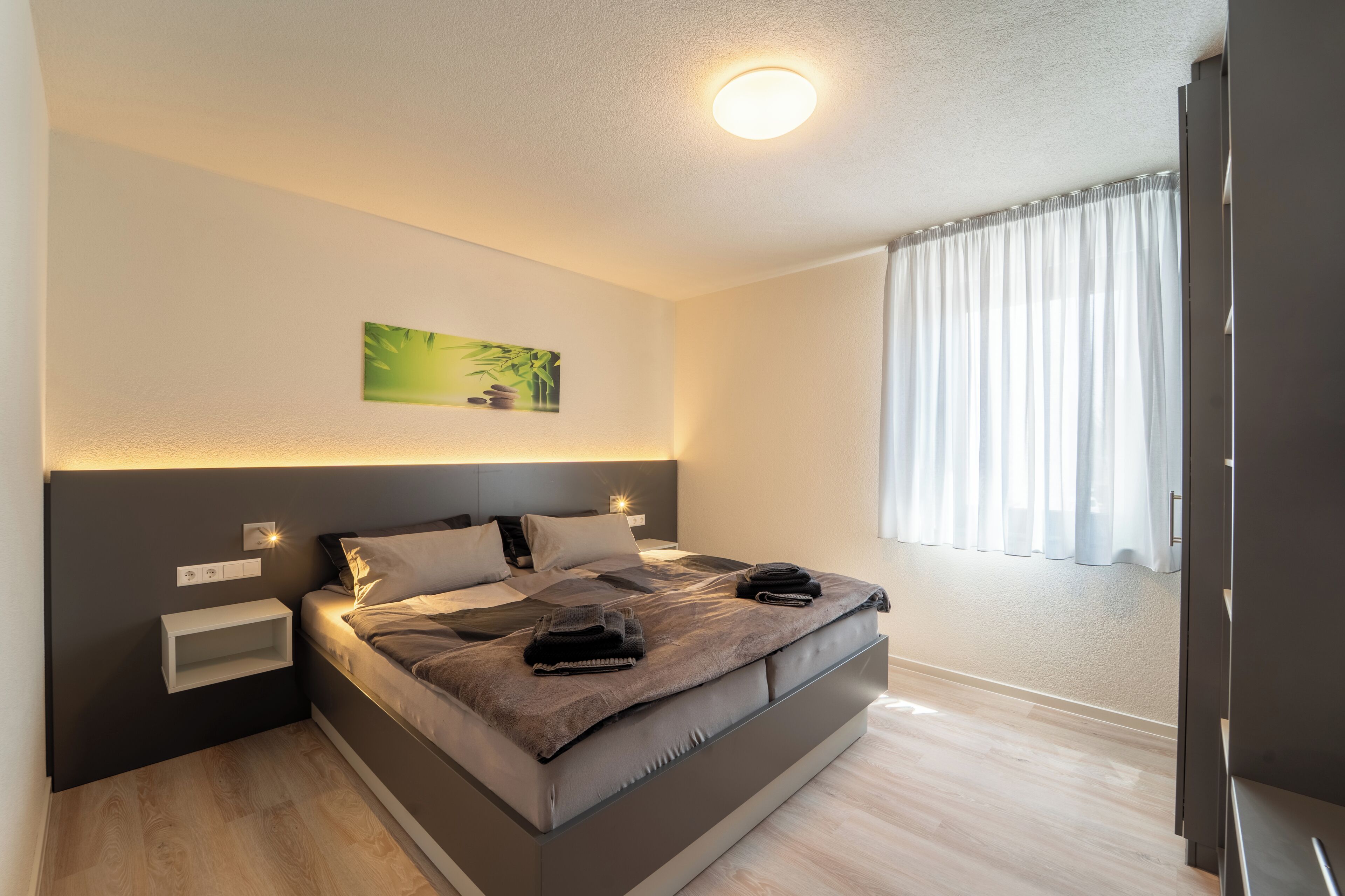 Apartment, 2 Bedrooms, Mobility Accessible, Kitchen | Desk, laptop workspace, blackout curtains, soundproofing
