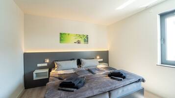 Apartment, 2 Bedrooms, Mobility Accessible, Kitchen | Desk, laptop workspace, blackout drapes, soundproofing