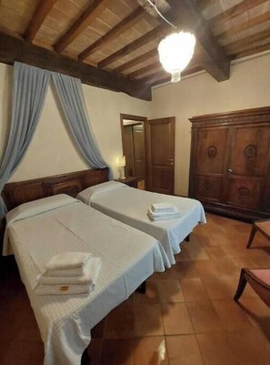 Bed sheets - The Writing Desk (Scarperia e San Piero)