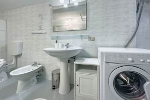 Bidet, towels - [Country Refuge] Langhe at 50km • Sea at 30min (Carcare)