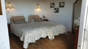 2 habitaciones, tabla de planchar con plancha, wifi y ropa de cama 
