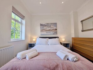 2 bedrooms, iron/ironing board, WiFi, bed sheets - Pinner Gem: Quiet Home with private garden (Pinner)