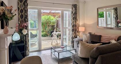 Pinner Gem: Quiet Home with private garden