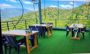 Outdoor dining - Morni Hills Jungle Resort (Bhoj Tipra)
