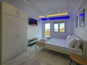 1 bedroom, WiFi, bed sheets - 18B - FINIX Suites by SDR (Paralia)