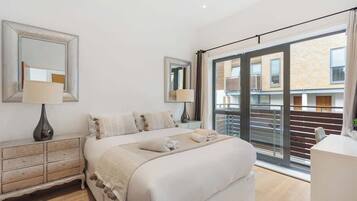 Desk, iron/ironing board, travel cot, WiFi