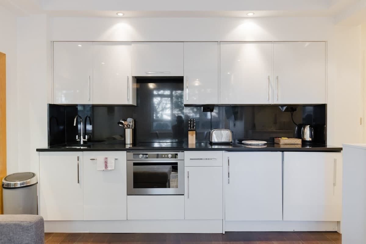 Refrigerador, microondas, horno, placa de cocina