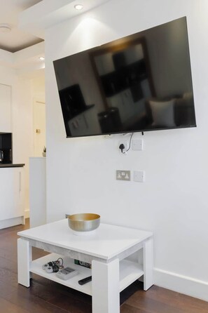 Interior - Stunning 1Bed w/AC - Chelsea (Greater London)