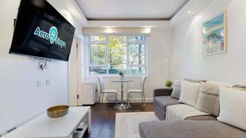 Télévision, jeux vidéo, espaces bureaux