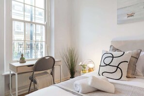 1 bedroom, desk, iron/ironing board, WiFi - Spacious 1BR-Bayswater-w/Balcony (Greater London)