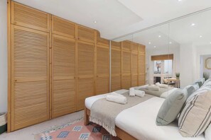 Desk, iron/ironing board, travel cot, WiFi - Beautiful 2Bed - Duplex - Notting Hill (Greater London)