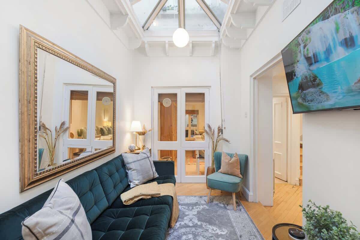 Victorian Duplex | Private Garden Access | Notting Hill - Brentford