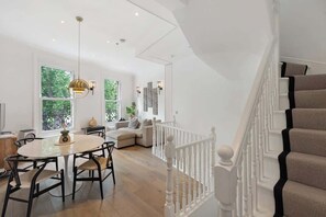 Interior - 2bed/2BR w/AC & Stunning Views - Clapham Common (Greater London)