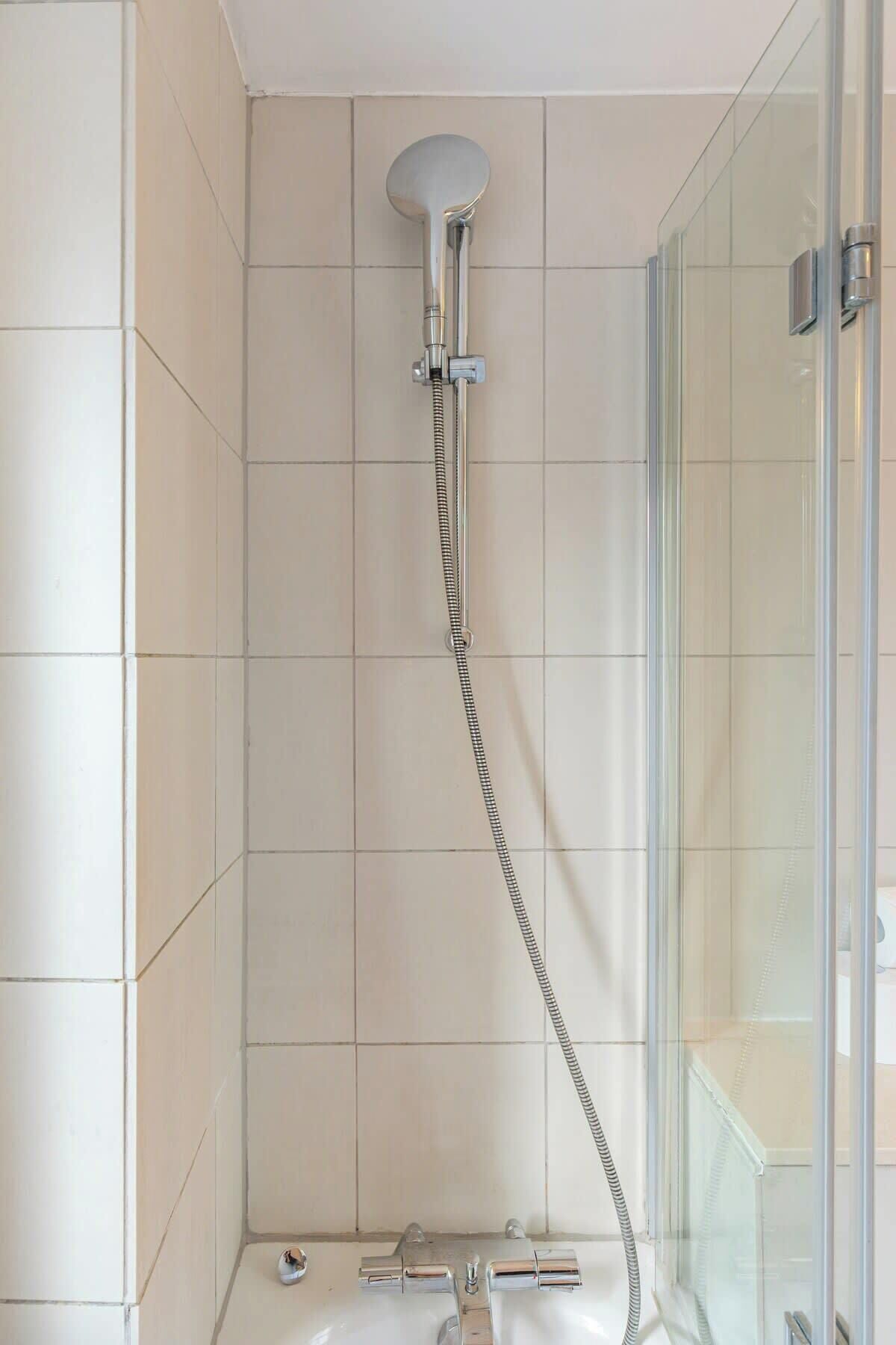 Shower, hair dryer, towels, shampoo