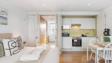Desk, iron/ironing board, WiFi, bed sheets