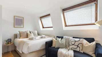 Desk, iron/ironing board, WiFi, bed sheets