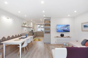 Interior - Magical 3BR/2BA-w/Garden-Clapham (Greater London)