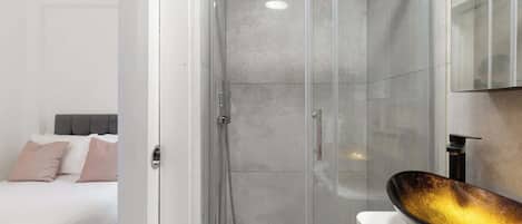 Shower, hair dryer, towels, shampoo