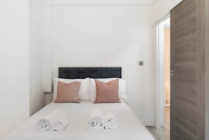 Desk, iron/ironing board, WiFi, bed sheets - Amazing 1 bed - St John’s Wood (Greater London)