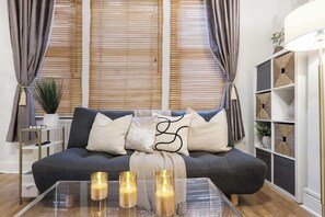 Living area - Stunning 1BR/1BR w/Super King Bed - Maida Vale (Greater London)