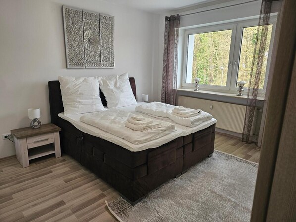 2 bedrooms, iron/ironing board, WiFi, bed sheets