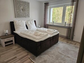 2 bedrooms, iron/ironing board, WiFi, bed sheets